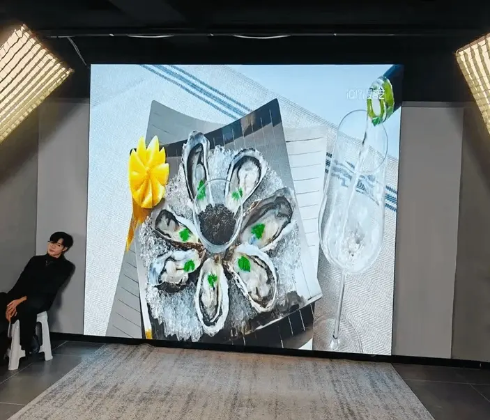 atomi-led-panel-showroom