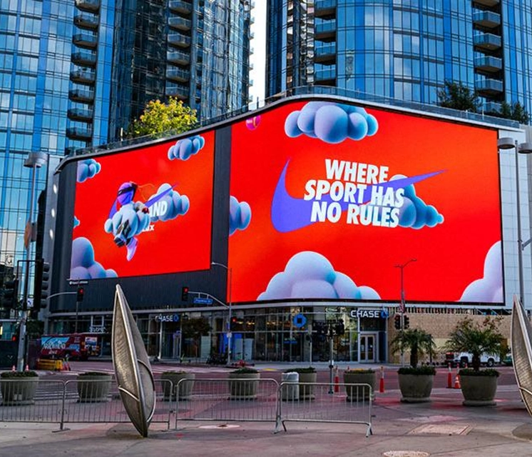 facade-advertising-led-display-screen-building