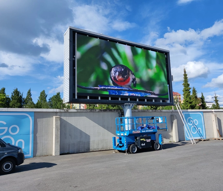 facade-advertising-led-display-stadium