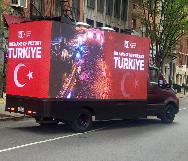 facade-outdoor-led-mobile-advertising